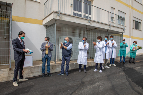 NastrificioMeridionale dona le maschetine alla casa della salute di Cisternino
